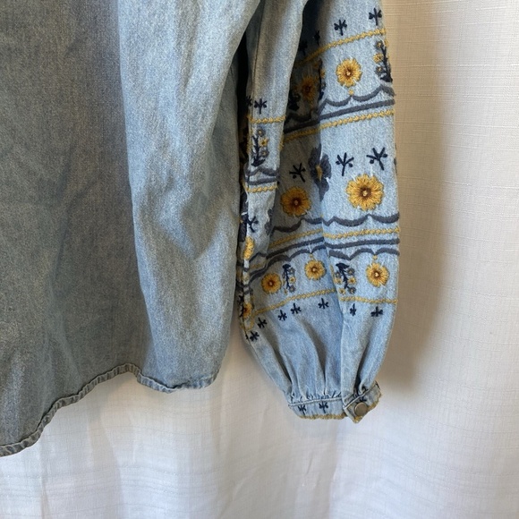 Driftwood Chambray Blouse Womens S Blue Floral Embroidered Long Sleeve Boho - Picture 9 of 11